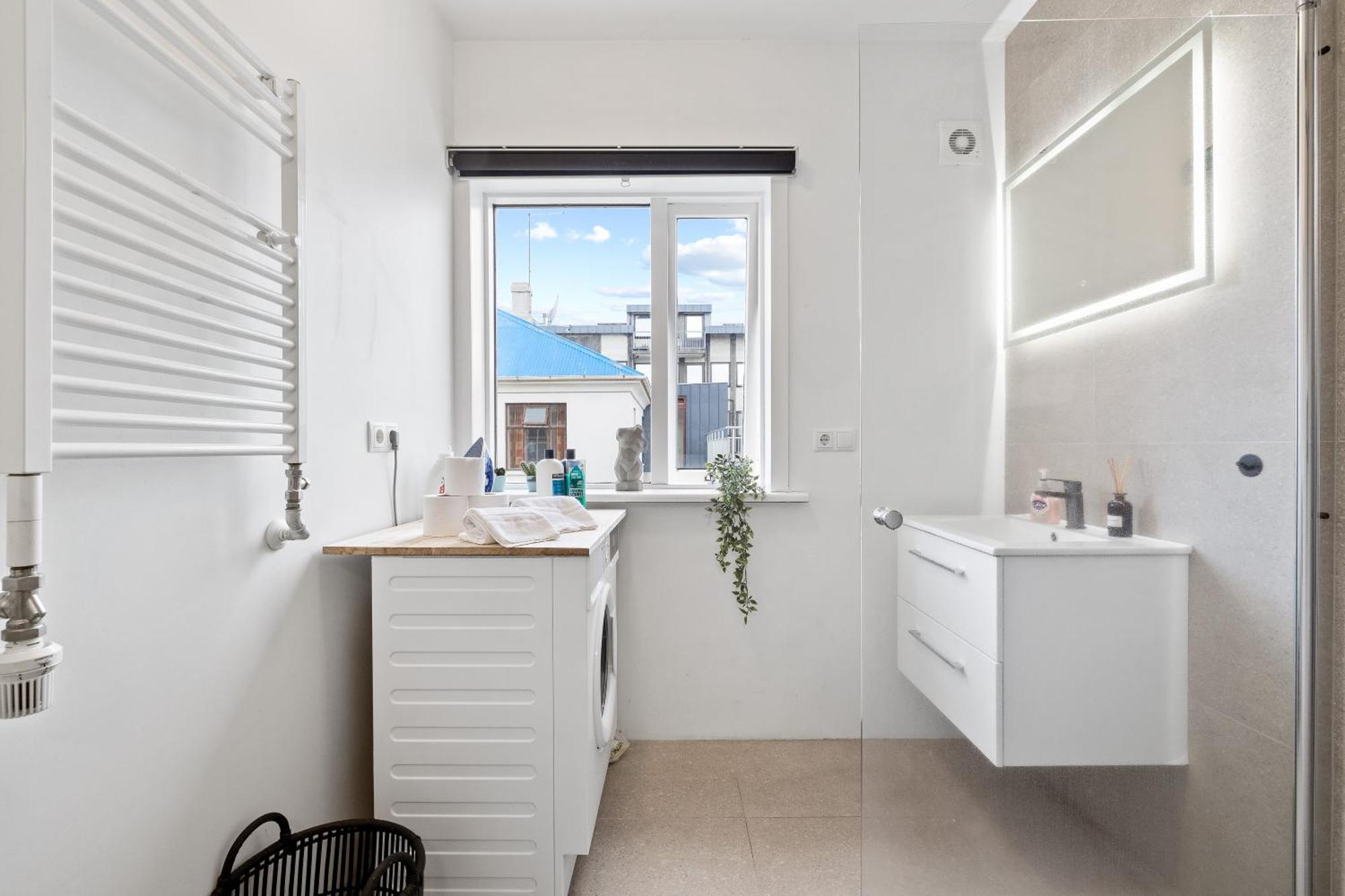 Lokastigur Charming And Inviting Apartment Reykjavík Exteriör bild