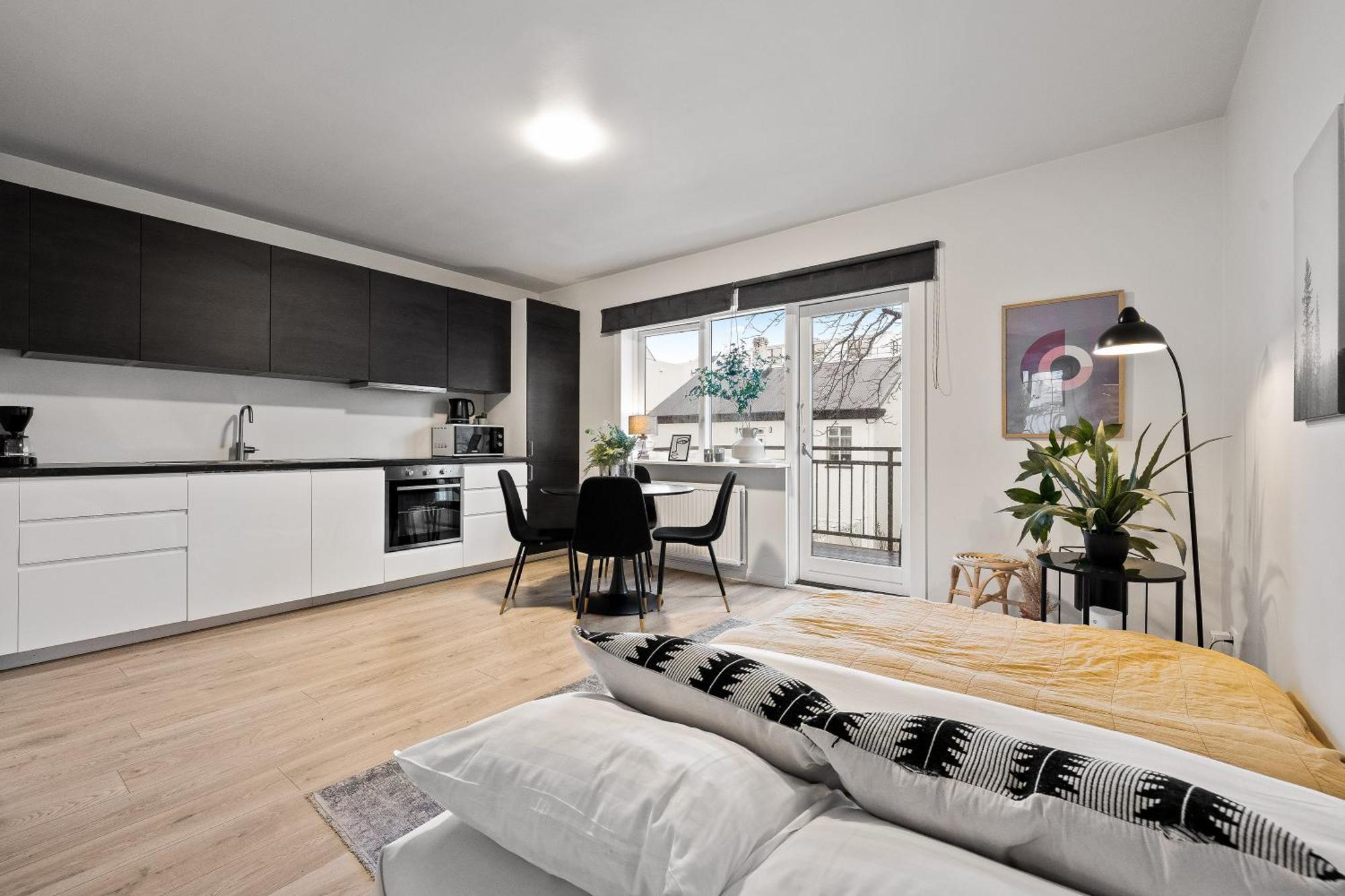 Lokastigur Charming And Inviting Apartment Reykjavík Exteriör bild